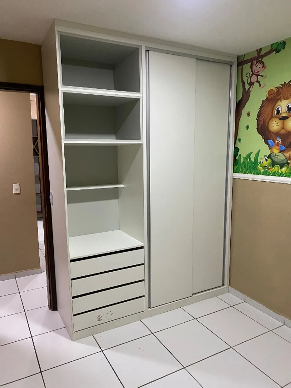 Alugo Apto de 2 Quartos