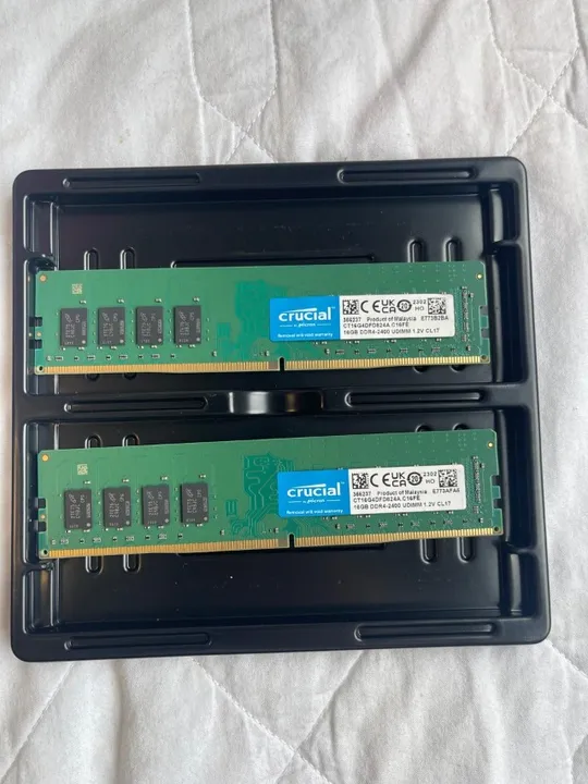 Memórias RAM Crucial verde 32GB (2x16) DDR4-2400 UDIMM