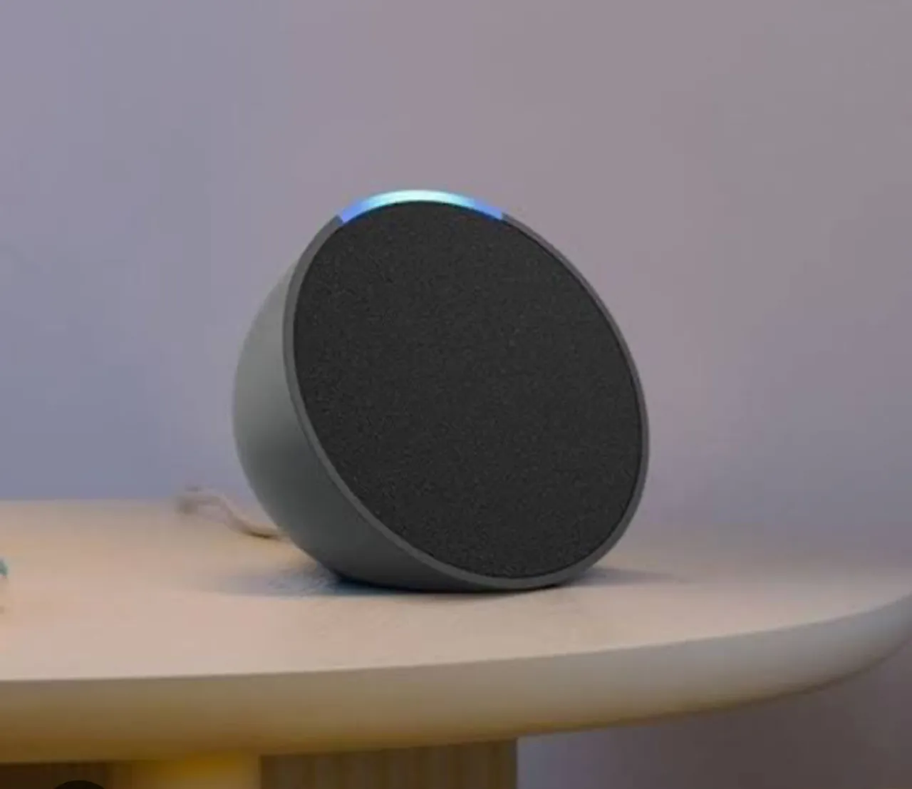Amazon Echo Dot com design moderno e som de alta qualidade