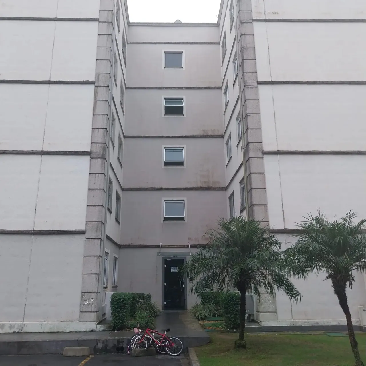 Aluga-se Apto (Cond. incluso) - Jlle, Vila Nova, Rua Hildo Novaes n 640, ap 303 Bl 04 - R$
