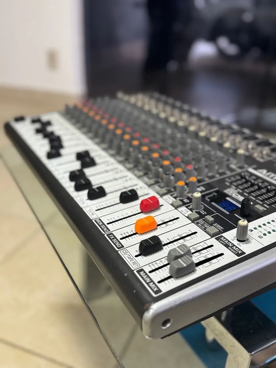 Mesa de Som AMW m16fx 