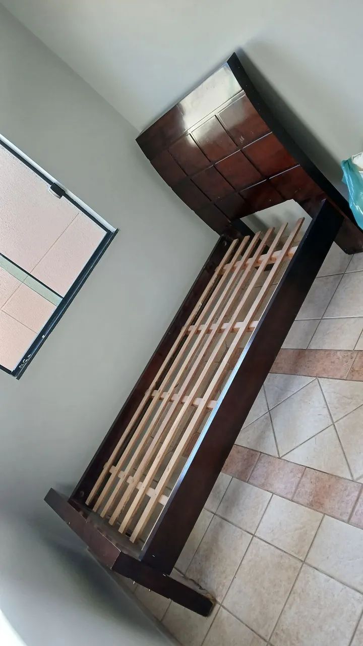 Bela cama de solteiro madeira Colchão gratis. Bom estado. - Foto 3