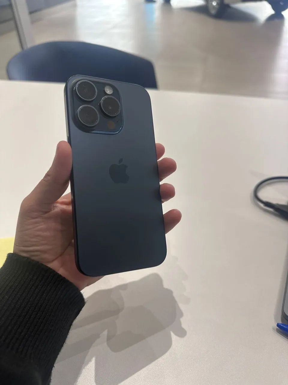 iPhone 15 Pro 128 GB azul  - Foto 4