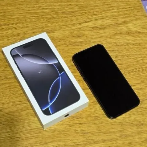 iPhone 16 Pro Max - 512GB - (Venda somente pelo App OLX)