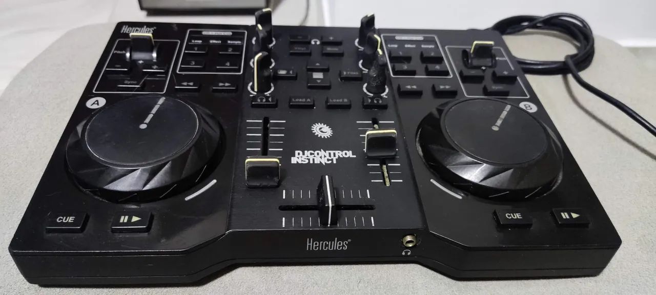 Controladora Hercules DJControl Instinct