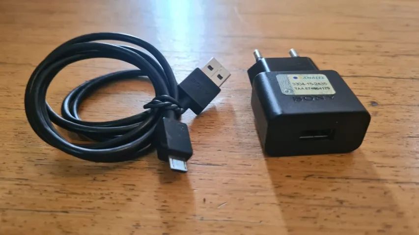 Adaptador de Carregador Sony Original com cabo micro sd - Foto 2