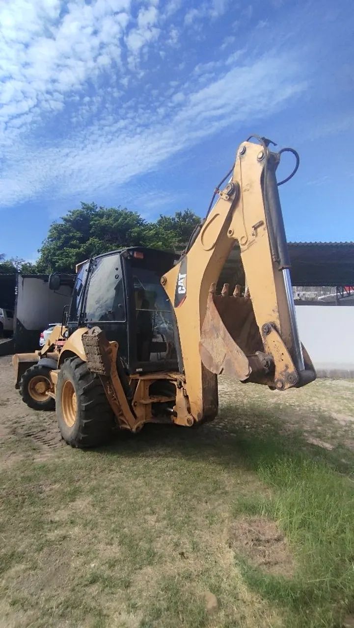 Retroescavadeira Caterpillar 416E - Potência e Eficiência! - Foto 3