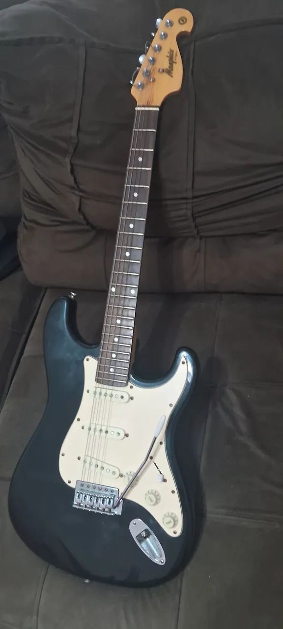 Guitarra Elétrica Memphis Tagima - preta