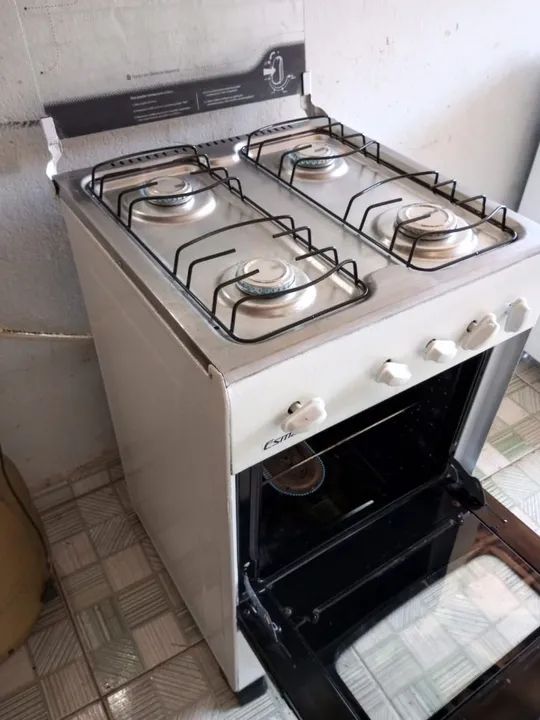 Fogão Esmaltec 4 bocas com forno - Usado
