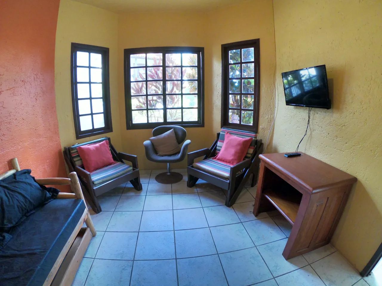 Casa em condomínio uma quadra do mar - Foto 4