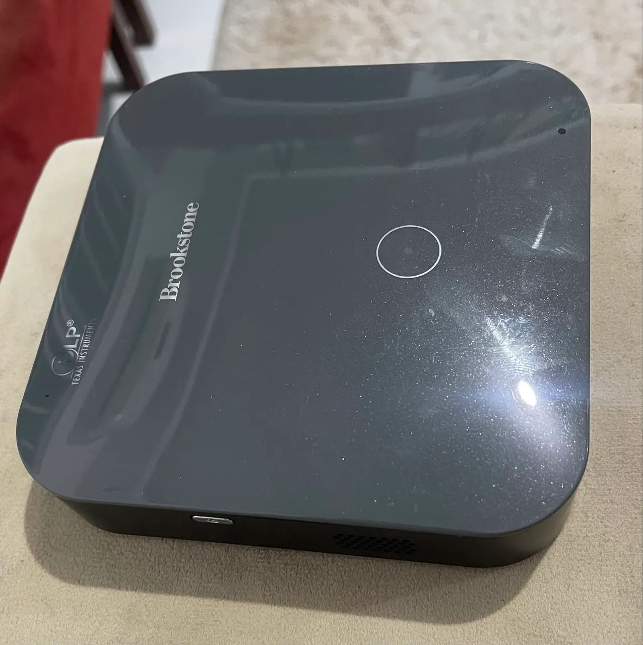 Projetor Mini- Brookstone - Foto 2