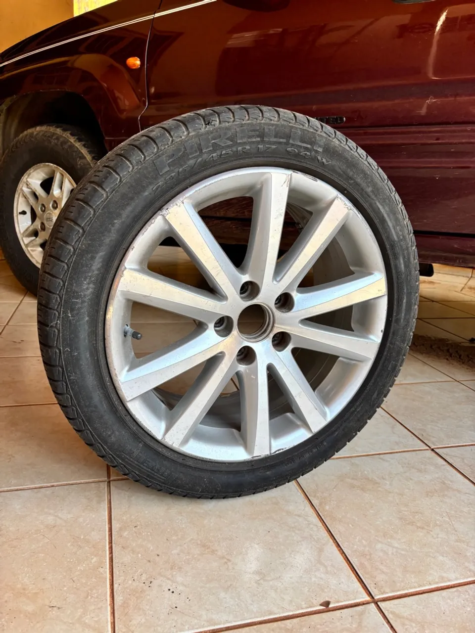 Roda aro 17 VW com pneu 235/45