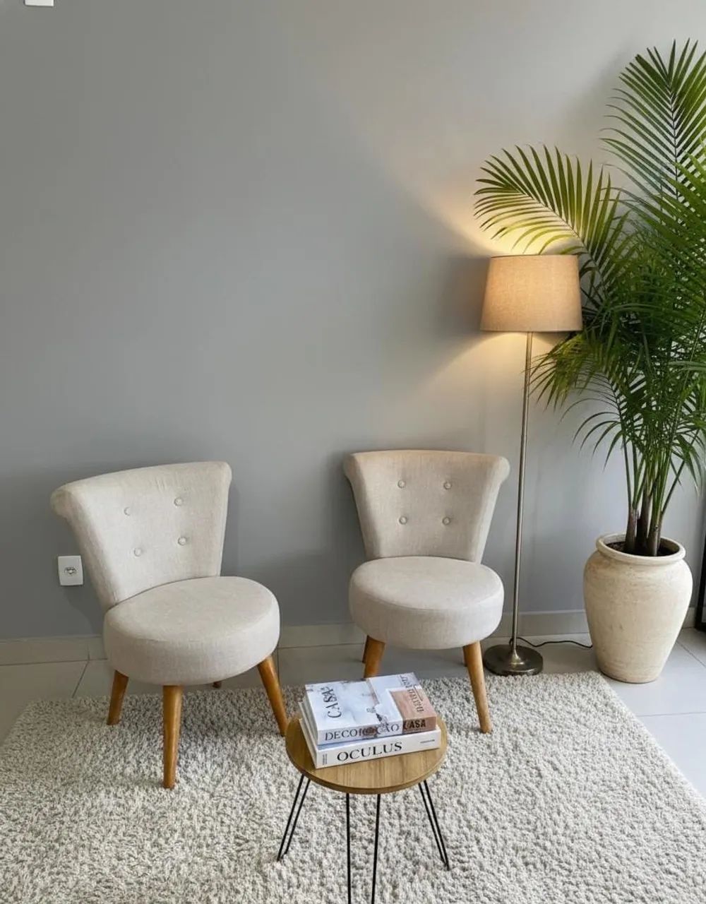 Poltronas Elegantes de alto padrão as duas por 750.