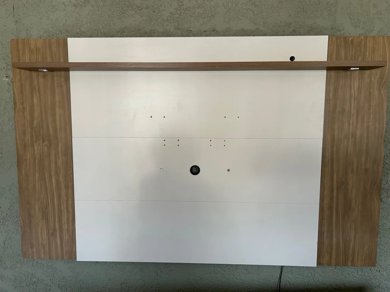 Painel para TV com prateleira