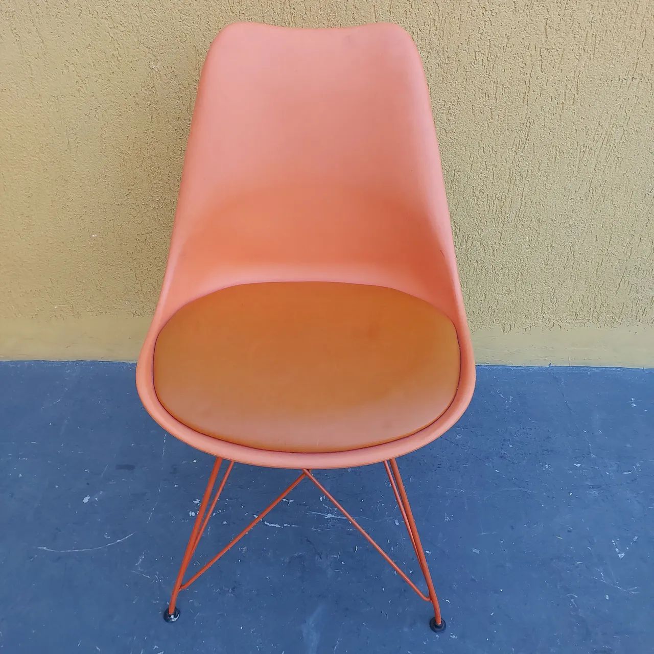 Cadeira Eames Laranja com Assento Estofado - Foto 5