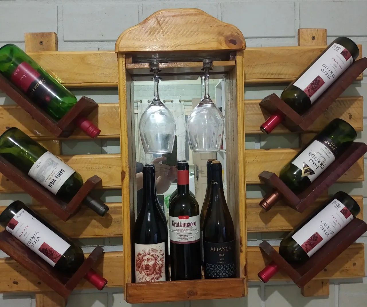 Suporte para vinhos e taças 