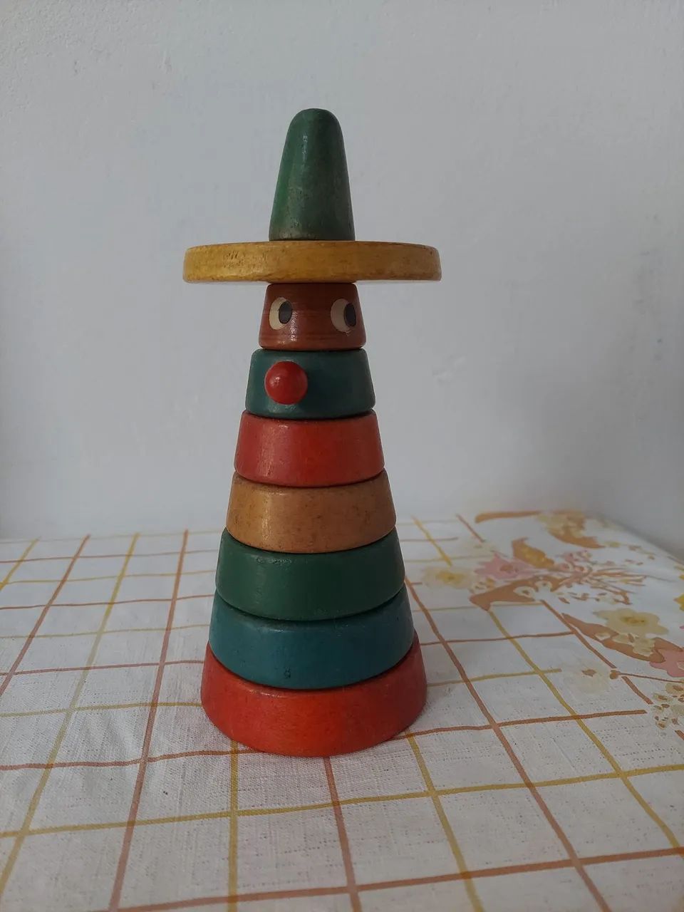 Boneco colorido para montar 