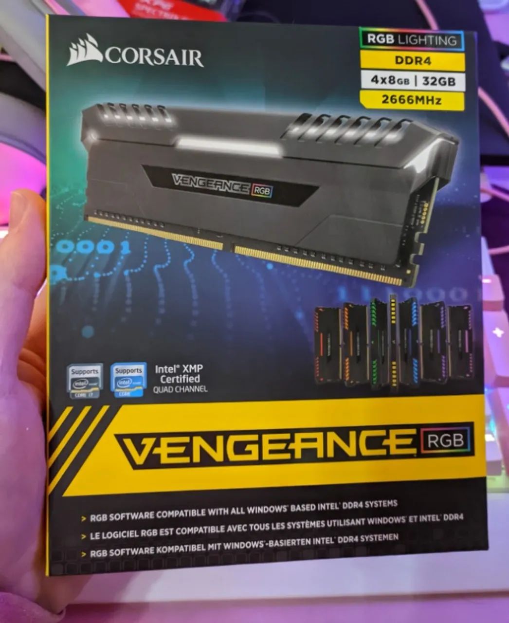 Memória RAM 32GB Corsair RGB 2666MHz 4x8GB