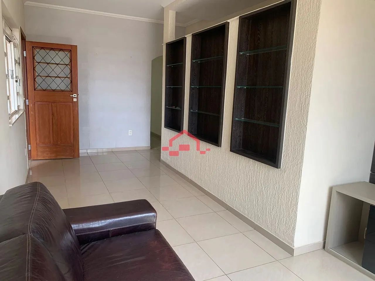 Casa para locação no bairro Santa Efigênia com 03 quartos, 02 salas, 01 piscina, 01 vaga d - Foto 2