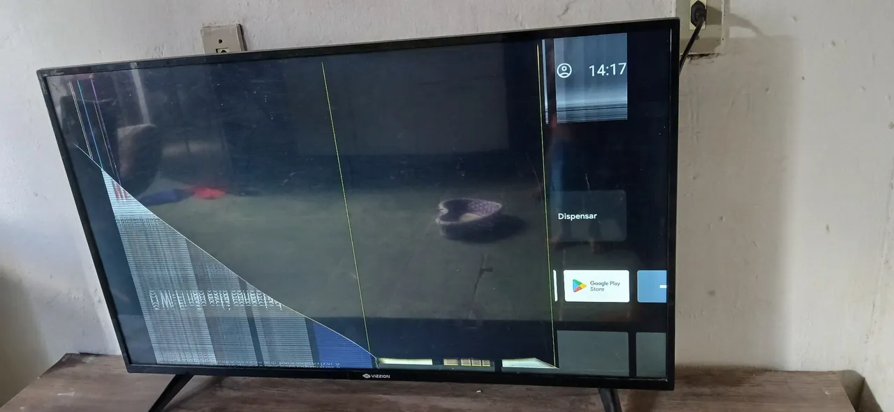 TV Vizzion com tela danificada - Para Conserto ou Peças