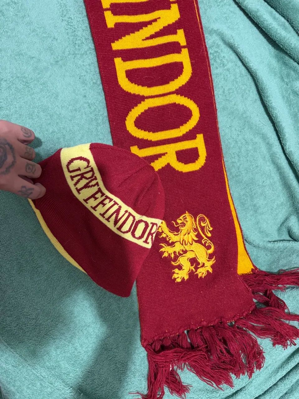 Cachecol e gorro da Grifinória, diretamente de Orlando - Foto 3