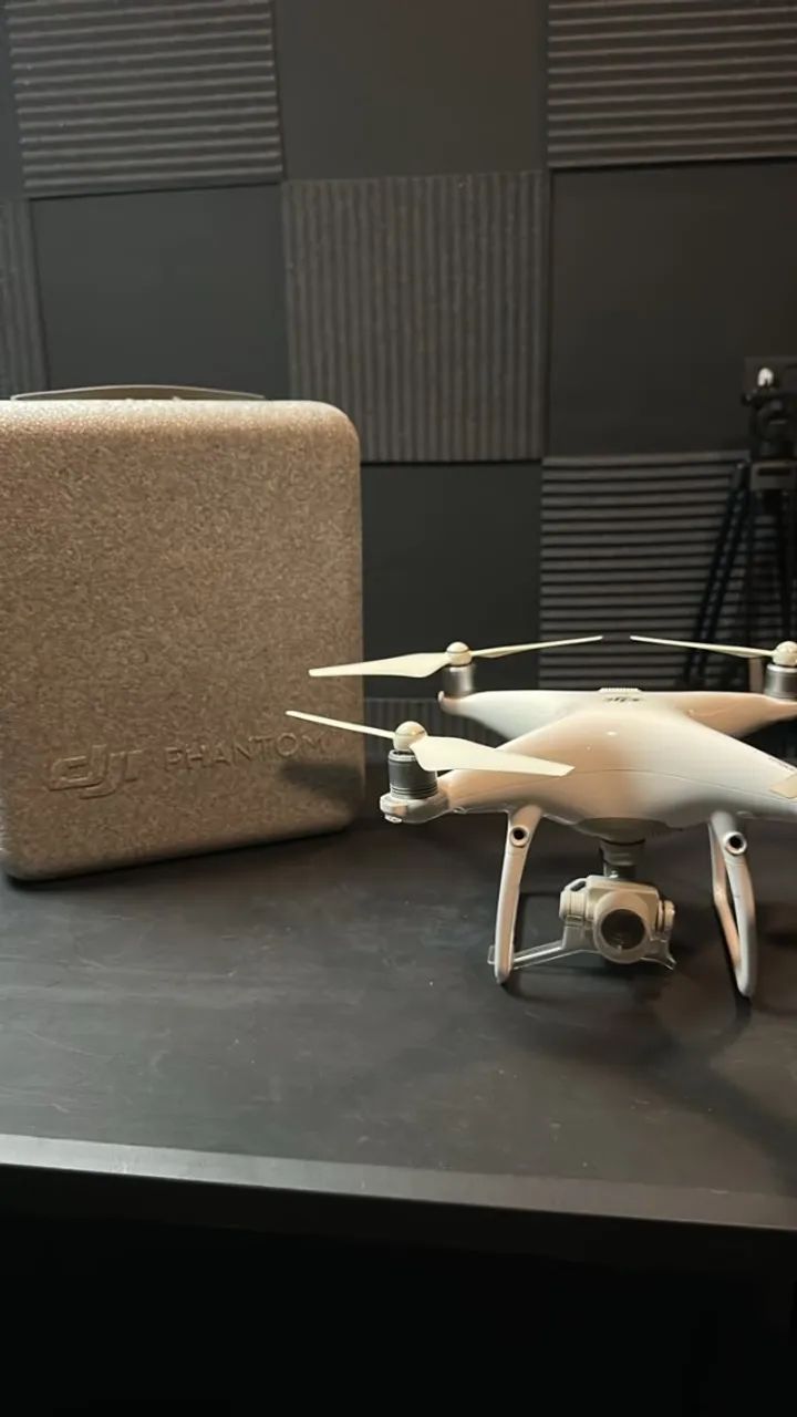 Dji Phantom 4 Pro (usado Com 2 Baterias E Carregador original) (Usado) - Foto 2