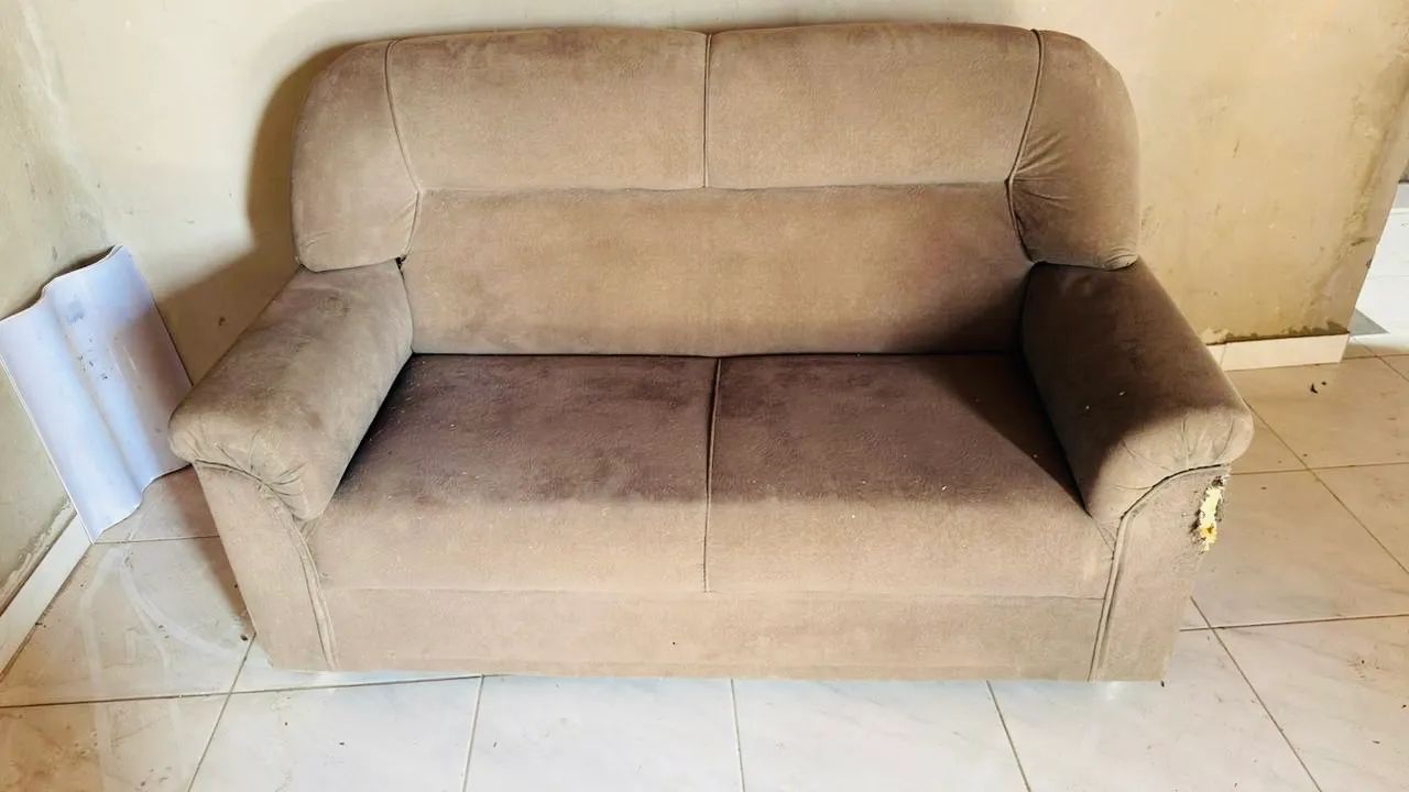 SOFÁ USADO 2 e 3 LUGARES - Foto 2