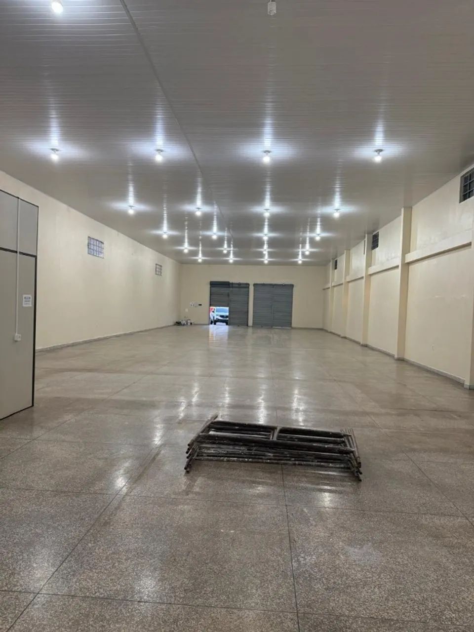 Alugo Ponto Comercial. AV São Sebastião, 323  com 386 m². Garagem pra caminhão e estaciona - Foto 3