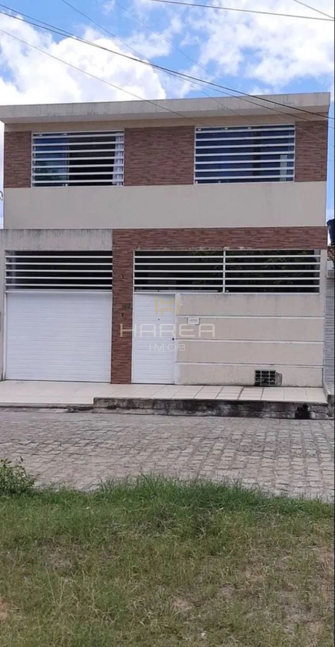 Casa ampla / 4 quartos / Serraria