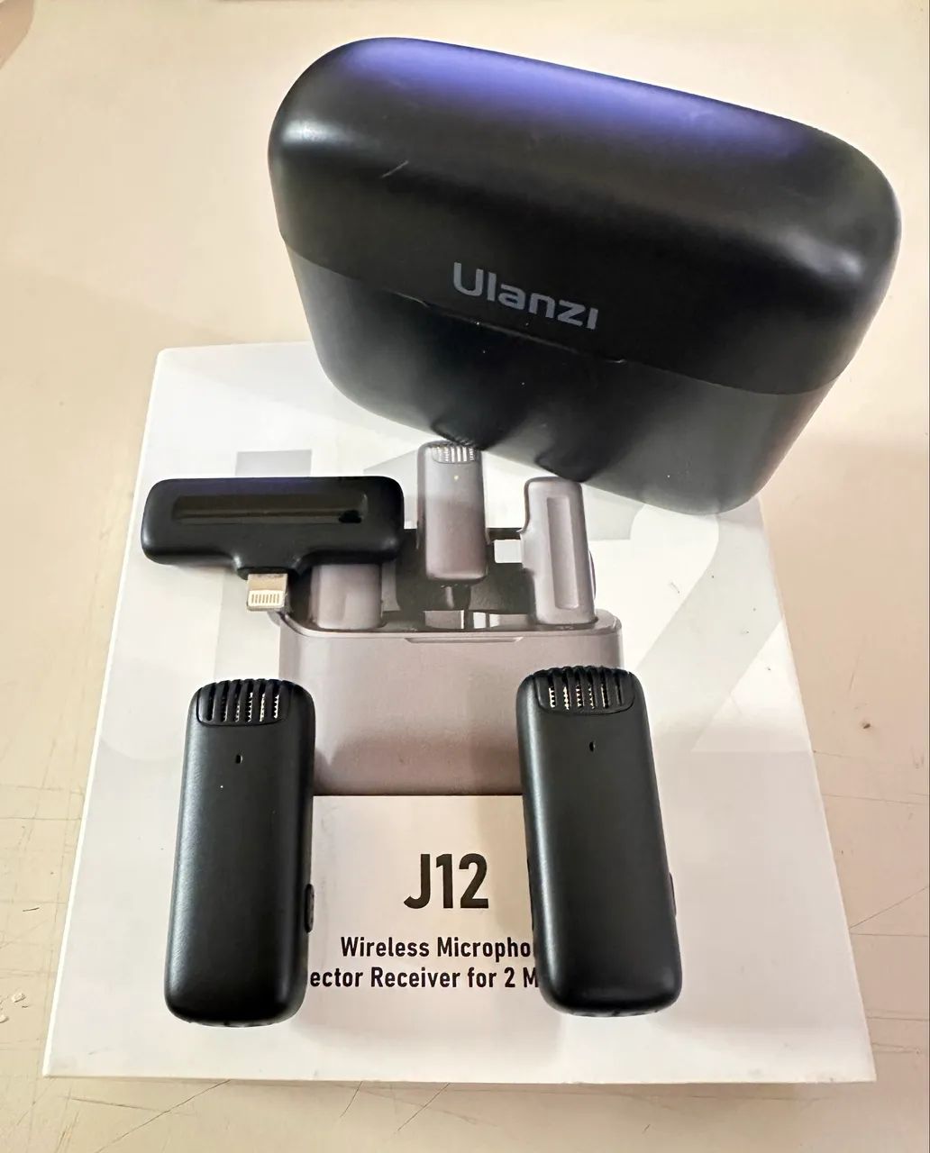 Microfone  sem fio lapela Ulanzi J12 p/ IPhone com 2 mics - Foto 4