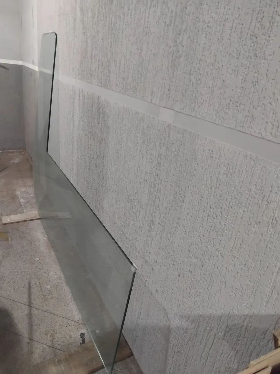 Tampo de mesa em "L" de vidro