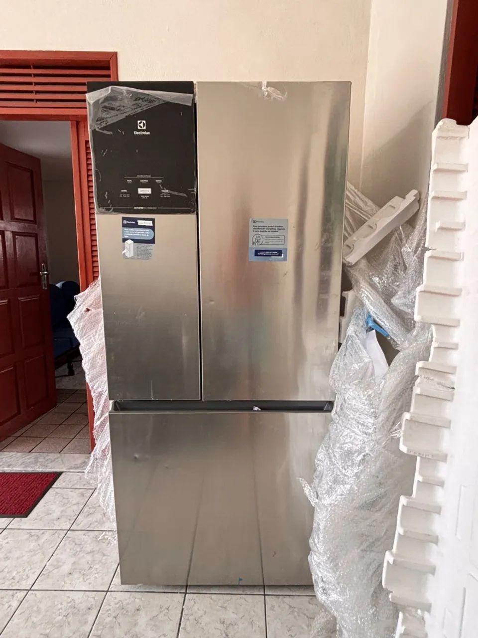 Geladeira Electrolux 596L 