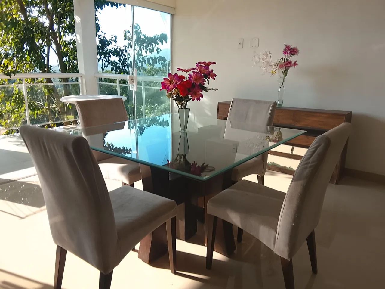 Mesa de jantar com quatro cadeiras  - Foto 4