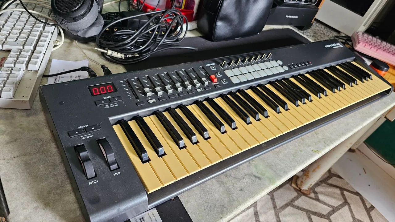 Controlador Novation Launchkey 61 - Foto 2