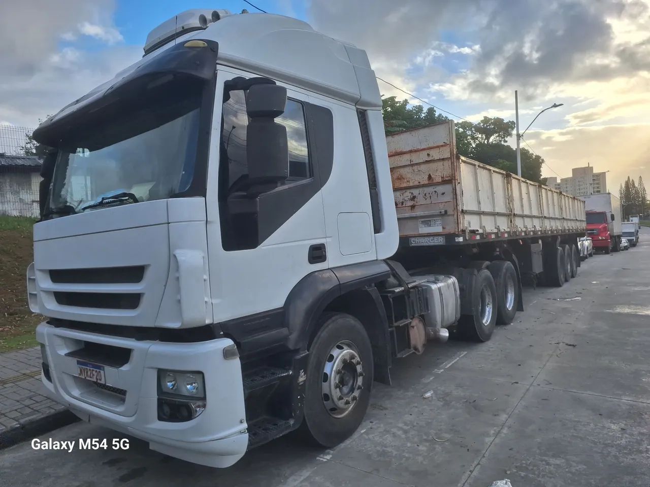 Iveco stralis 2011 com grade baixa ls