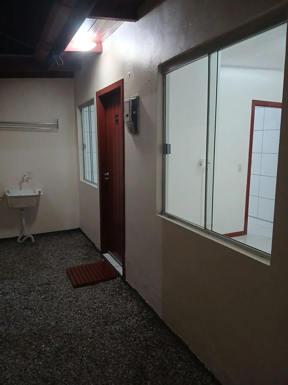 Alugo Apartamento kitnet 1 quarto  no Carianos  próximo  ao multi hospital