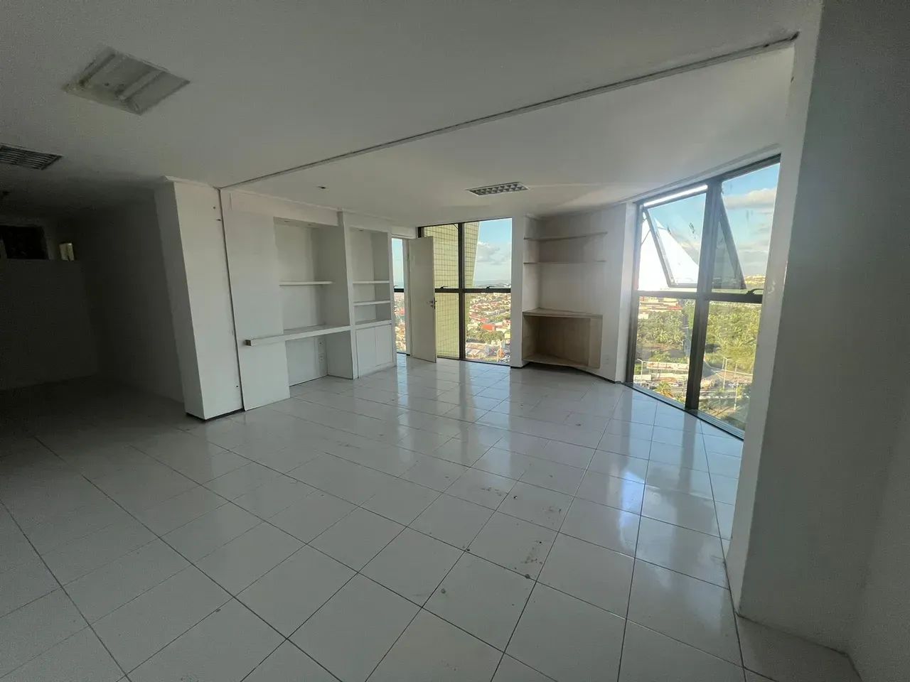 *ALUGA-SE* Sala comercial 100 m² - Ed. Vinicius de Moraes, Renascença