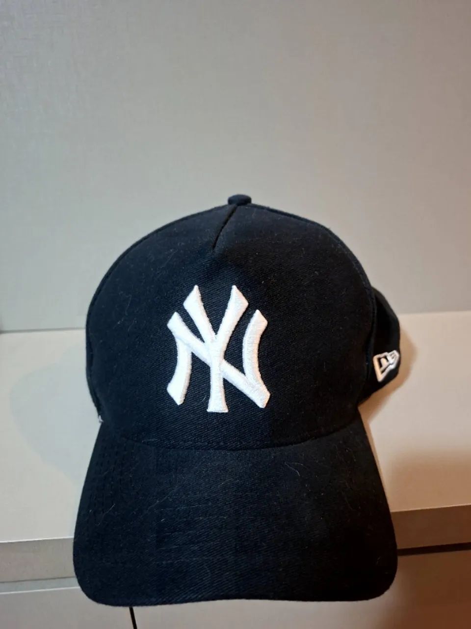 Boné Yankees preto.
