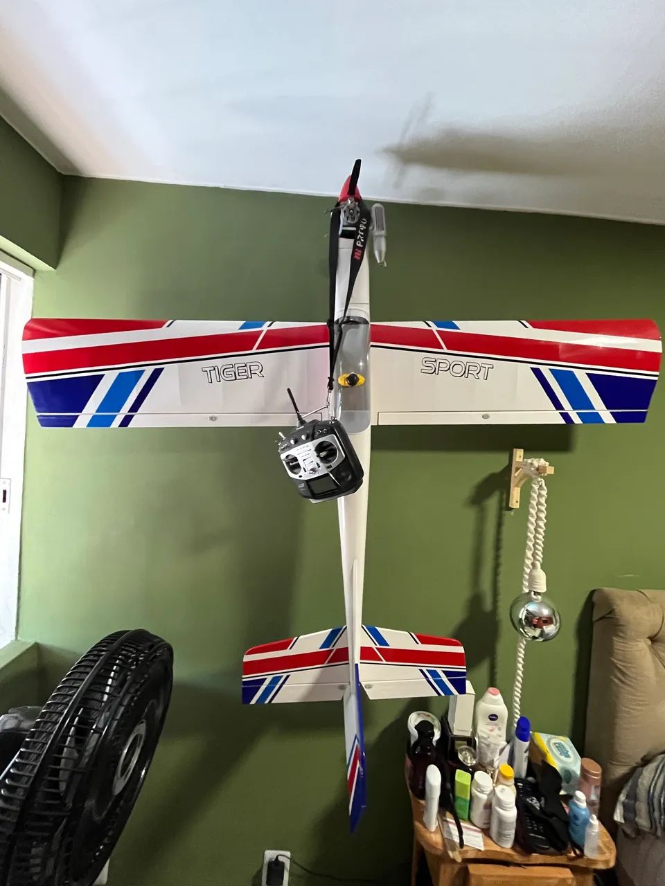 Aeromodelo + auto modelos + caixa de campo e acessórios  - Foto 3