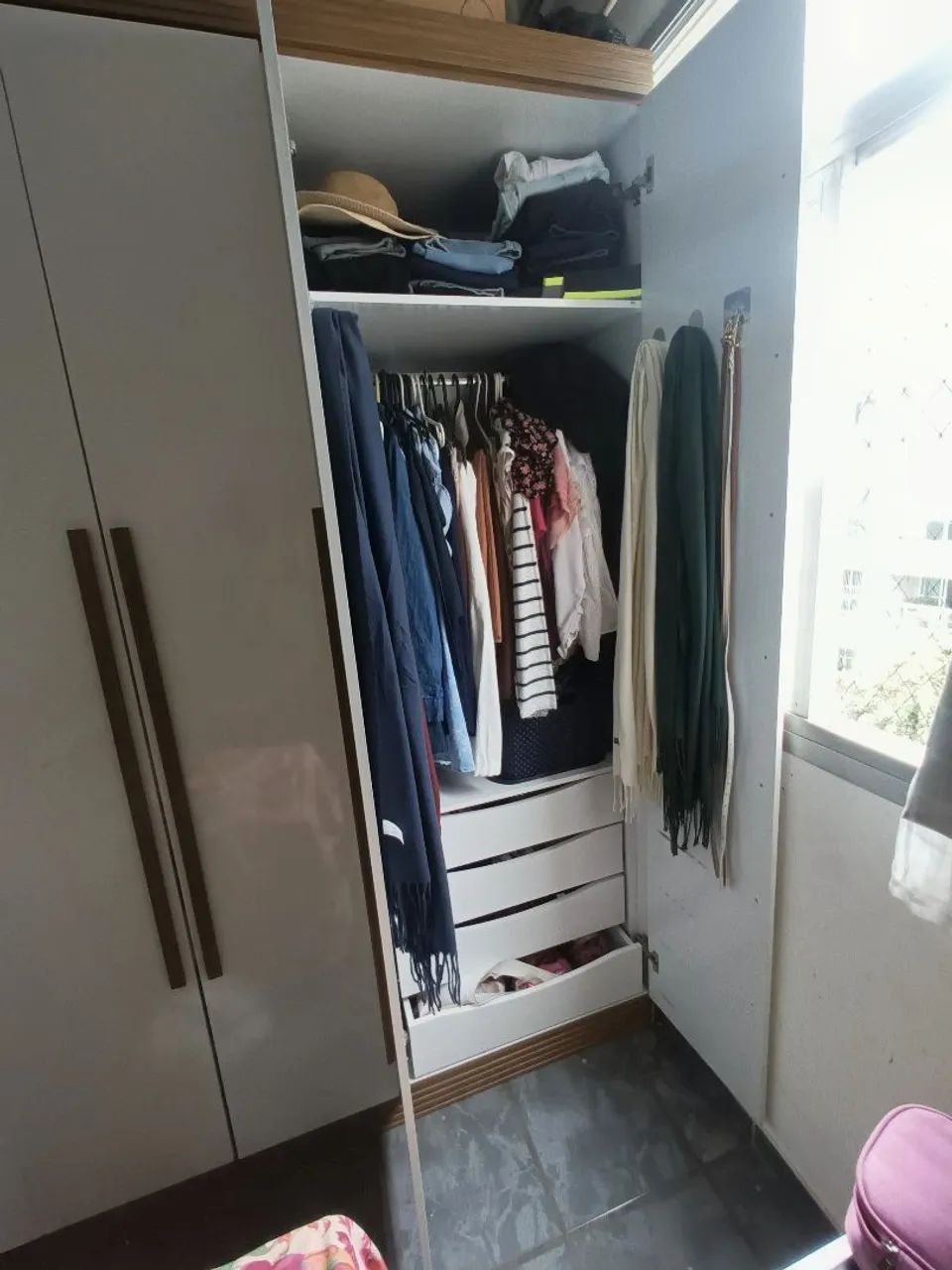 Guarda roupa MDF e madeira - Foto 2