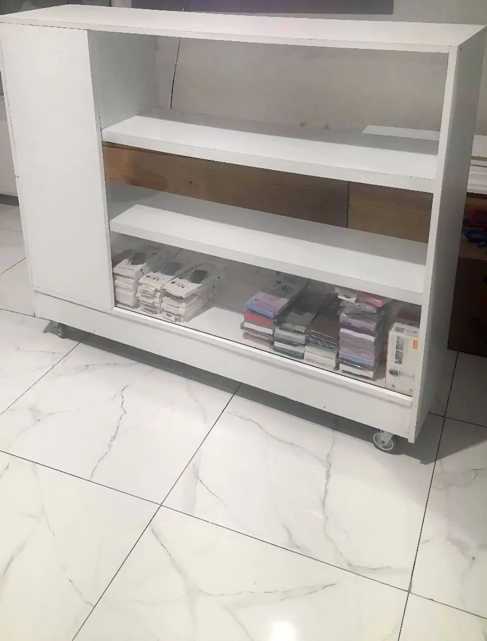 Vendo Balcão Vitrine Branco NOVÍSSIMO  - Foto 2