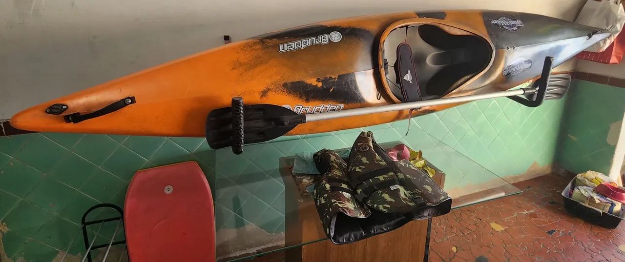 Caiaque + suporte + colete. 