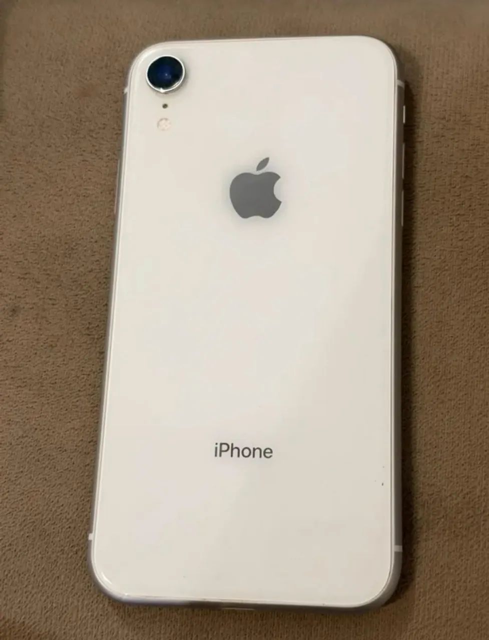 iPhone XR branco 128 950,00