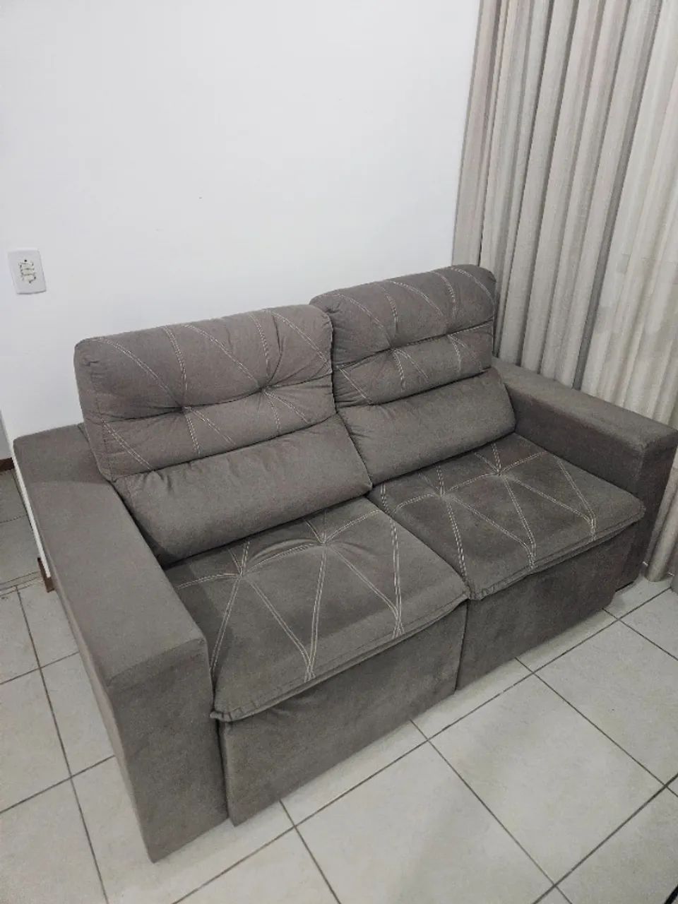 Sofá retrátil e extensível dois lugares
