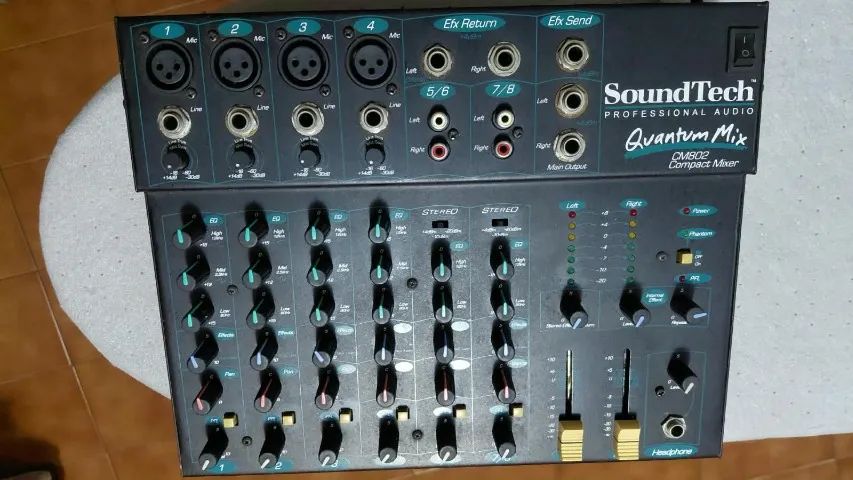 Mesa de Som Soundtech CM 802 