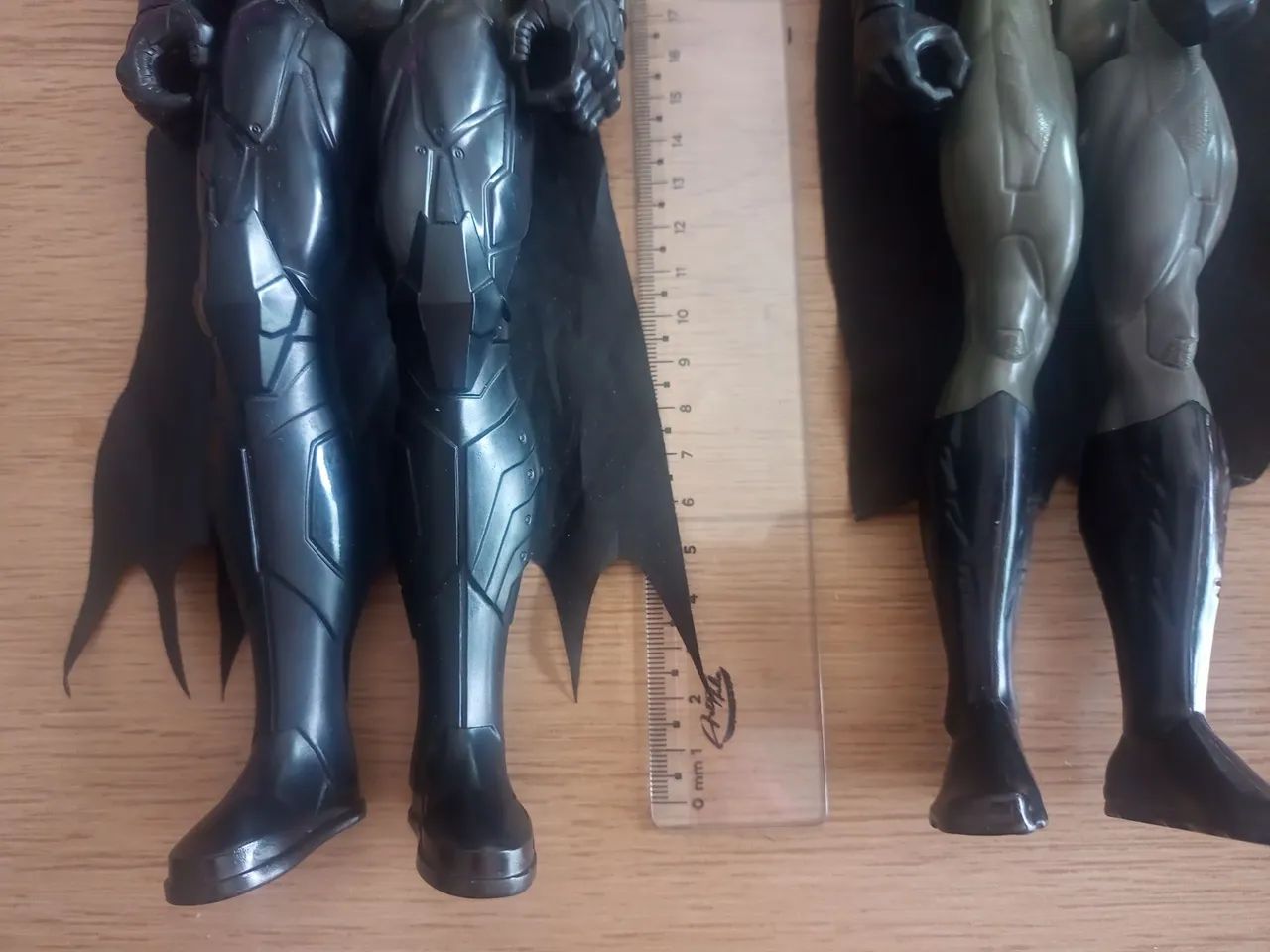 Batman Attack Tech (versões dourada e preta) e Batman (DC Comics) - Foto 3