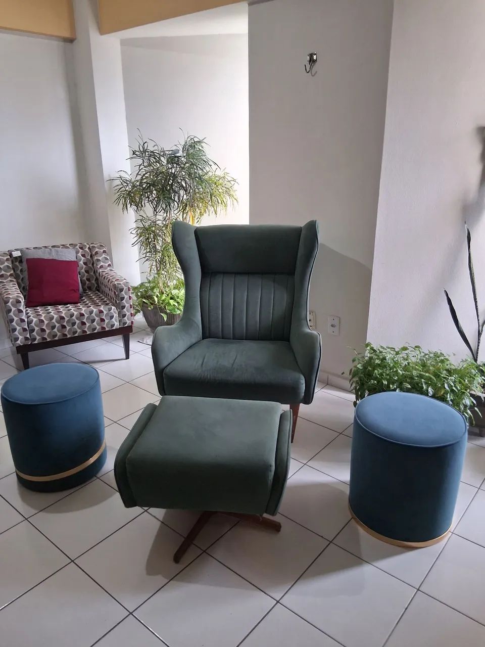 conjunto verde (poltrona e 3 puffs) - Foto 2