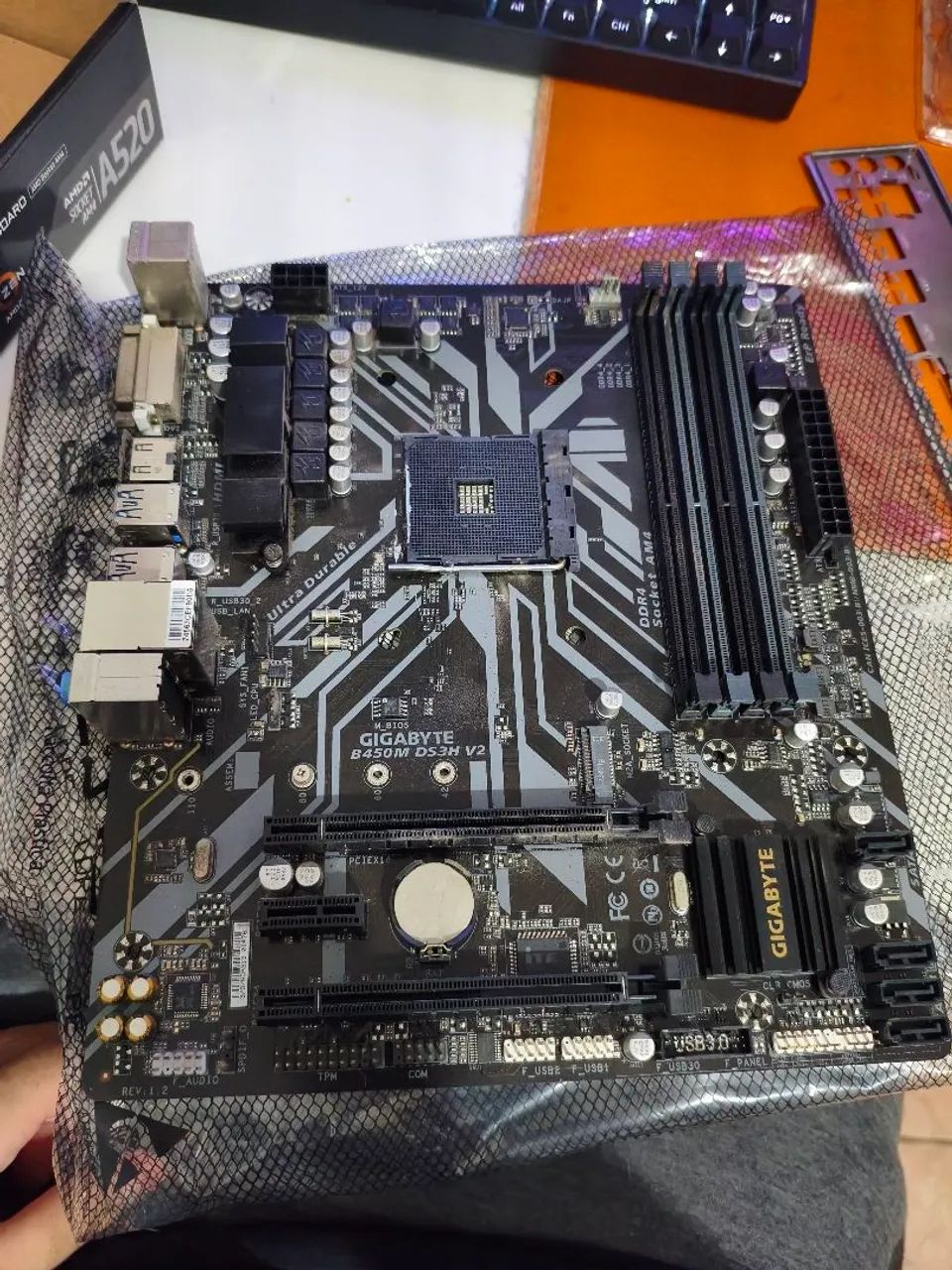 Placa mãe b450m gigabyte