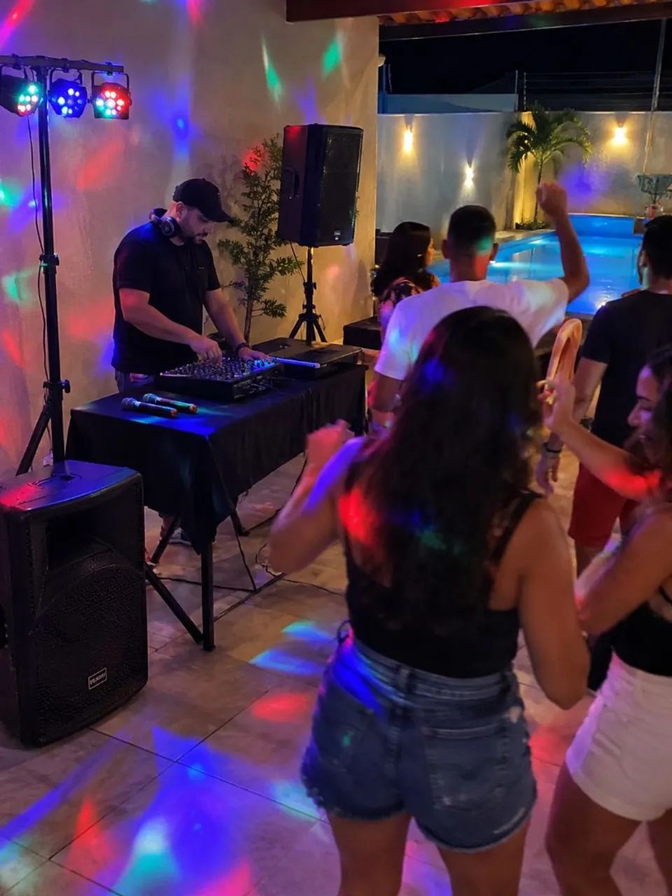 DJ, som e iluminação para festas. Atendemos em Itaboraí e região 