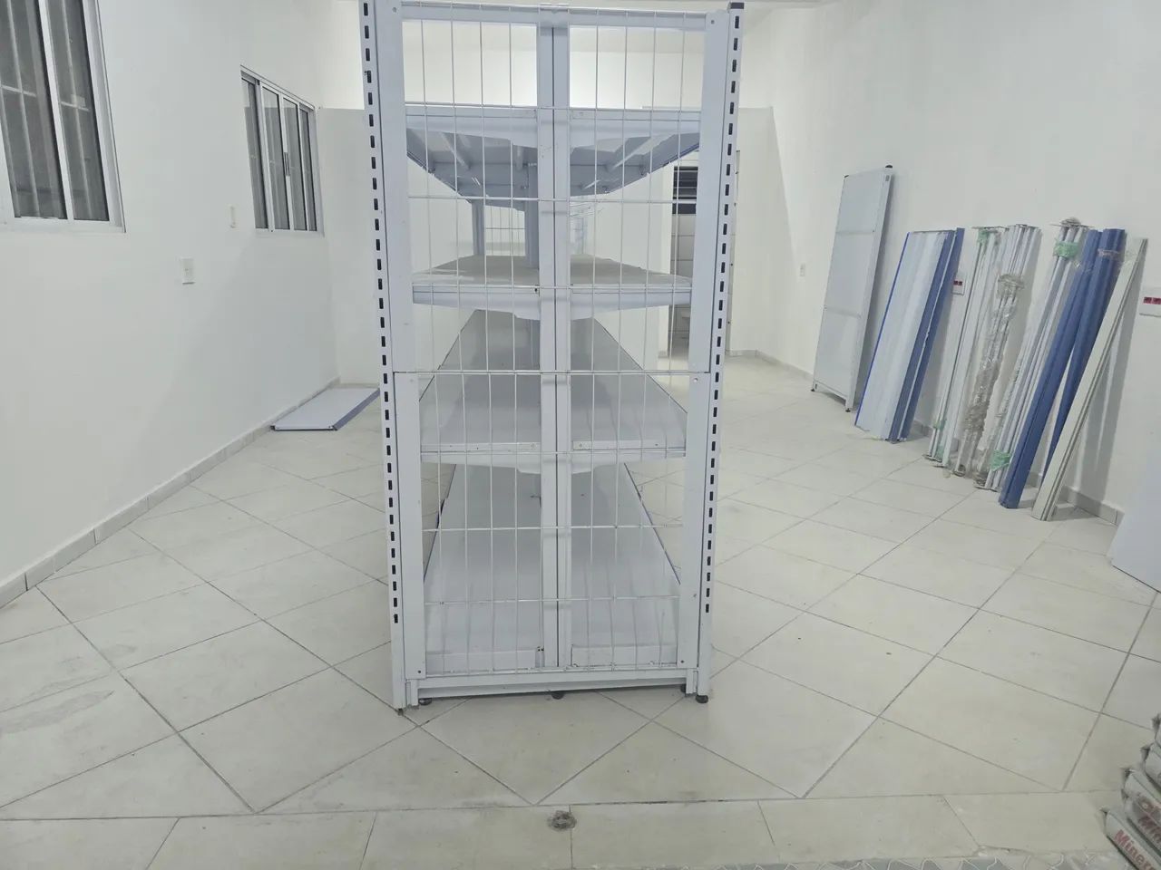 Prateleiras para loja 